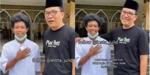 Fakta Remaja yang Sambut dan Jaga Sandal Jemaah Masjid Terkuak: Putra Sultan!