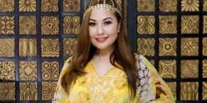 Kabar Ema Waroka, Dinikahi Brondong Terpaut Usia 18 Tahun