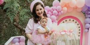 Cara Mona Ratuliu Bangun Rasa Percaya Diri Anak