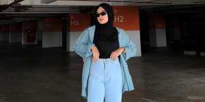 Tips Padukan High Waist Jeans untuk Hijabers, Bikin Kaki Lebih Jenjang!