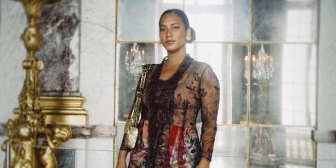 5 Potret Tara Basro Kenakan Kebaya Saat Mengunjungi Istana Terindah Prancis 