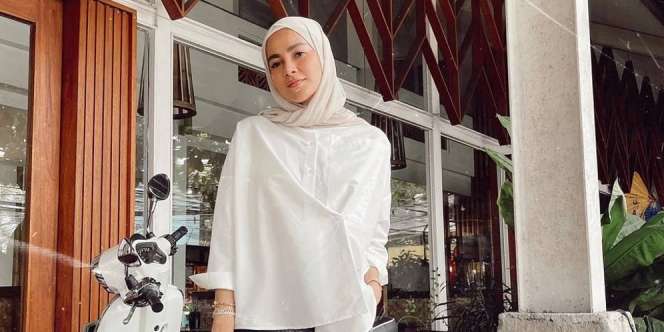 Padukan Outfit Branded, Olla Ramlan Dipuji Mirip Anak SMA