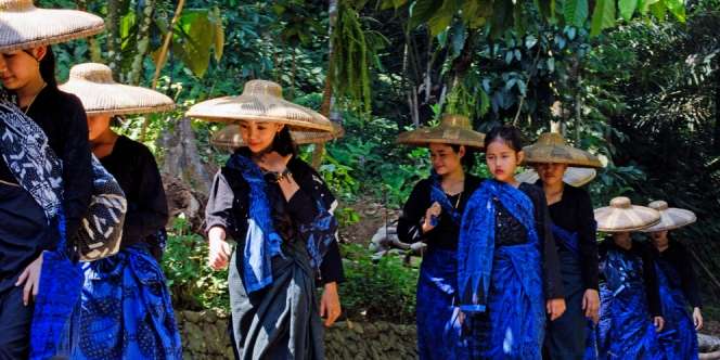 Cara Suku Baduy Tepati Janji Bikin Geleng Kepala, Seharian Jalan Kaki Ikuti Rel Kereta demi Temui Pemuda Ini