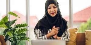 Makeup Hacks: Tampil Stunning Di Virtual Meeting