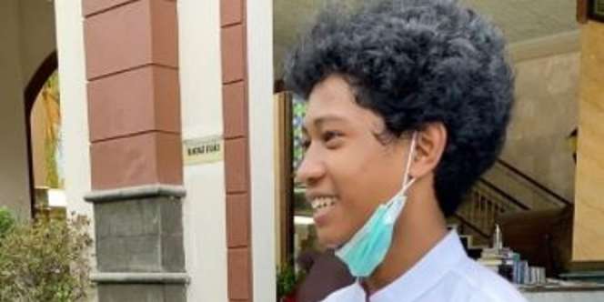 Ini Alasan Remaja Sultan yang Sambut dan Jaga Sandal Jemaah Masjid Ogah Berpenampilan Mewah
