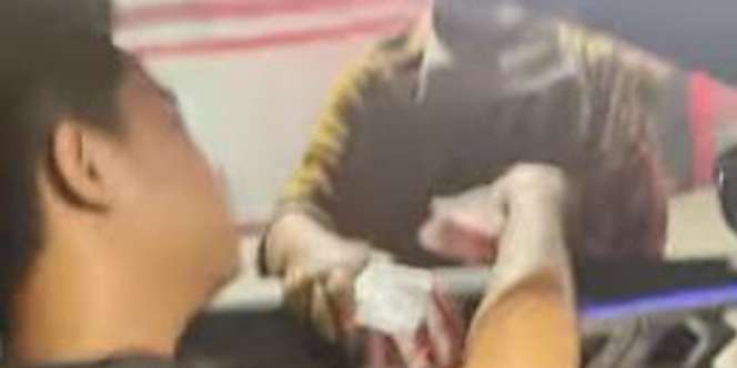 Viral Sultan Bandung Beli Rokok dengan Segepok Duit