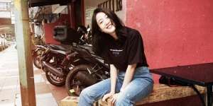 Tampilan Nona Berlian Pakai Jersey Ronaldowati, Bikin Netizen Pangling