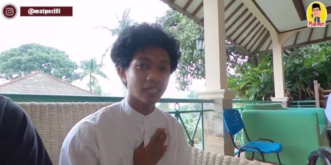 Sosok 'Sultan' Orangtua Raja, Remaja yang Rajin Rapikan Sandal di Masjid