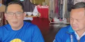 Berkunjung ke Papua, Ridwan Kamil 'Perintah' Bima Arya dan Hengky Kurniawan Makan Ulat Sagu