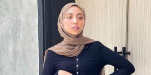 Gaya Kasual Vicky Alaydrus, Bawa Tas Rp34 Juta