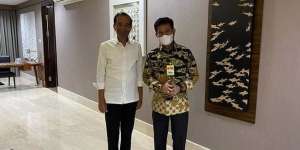 Mentan Unggah Foto Saat Silaturahmi, Kaki Presiden Jokowi Jadi Sorotan