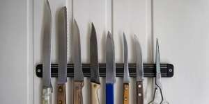 Jangan Rendam Pisau Kotor di Bak Cuci Piring