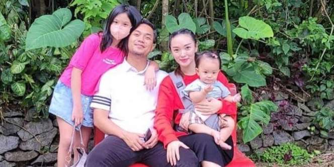 Foto Keluarga Zaskia Gotik Patahkan Kabar Pisah Rumah dengan Suami