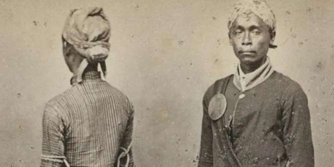 Foto Jadul Penampilan Polisi Jaga Tahanan Tahun 1880 Ini Bikin Penasaran