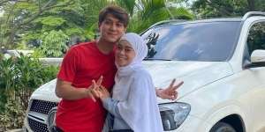 Leslar Pakai Hoodie Couple, Bisa Buat Beli 2 Motor