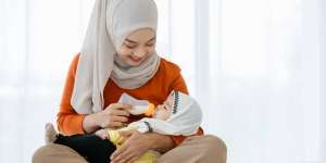 Dalam Islam, Wajibkah Ibu Menyusui Bayinya?