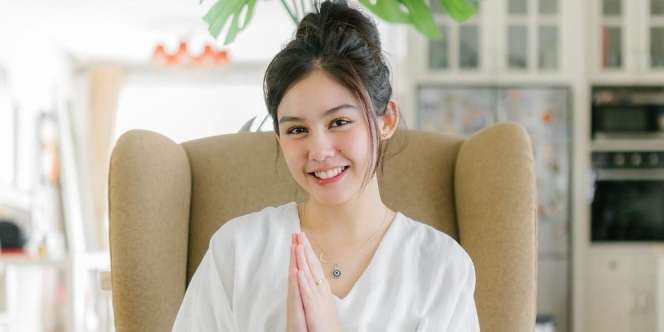 Vanesha Prescilla Photoshoot Kenakan Dress Puluhan Juta