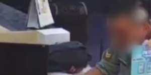 Pria Berseragam Tentara Terekam CCTV Berbuat Tak Senonoh, Jadi Buronan Polisi