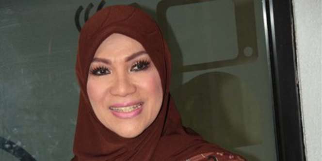 Dorce Gamalama Masuk ICU dan Tak Sadarkan Diri, Status WA-nya Bikin Cemas 