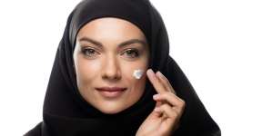 Perlukah Menunggu Skincare Terserap Sebelum Memakai Produk Lainnya?