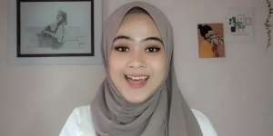 Cara Merawat Pashmina Plisket ala Wanda Hanan Rahayu