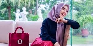 Syahrini Pakai Baju Tidur Bermodel Simpel, Penasaran Harganya?