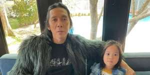 Tengok Kekompakan Bimbim Slank Bareng Putra Kecilnya