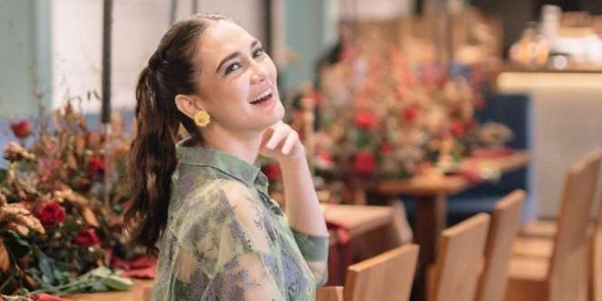 Luna Maya Pakai Piyama Belasan Juta, Begini Penampakannya