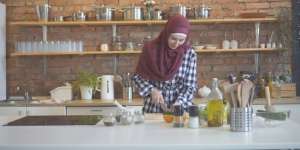 Terlanjur Santap Makanan yang Diragukan Kehalalannya, Segera Baca Doa Ini