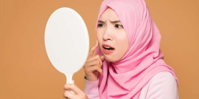 Penyebab Jerawat Makin Jelas Setelah Memakai Concealer