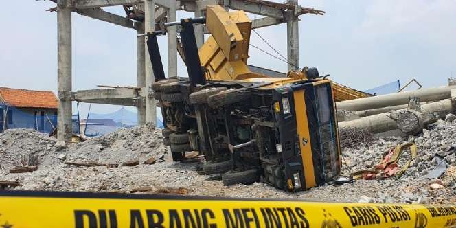 Crane Ambruk Timpa Rumah di Depok, Anak Lagi Sekolah Online Jadi Korban Luka