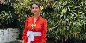 Tampil Glamor, Total Nilai Outfit Vanessa Angel Nyaris Rp400 Juta