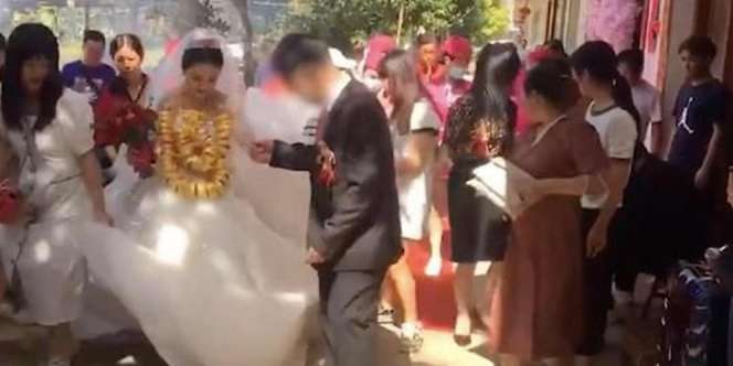 Resepsi Nikah Pamer Perhiasan Emas 60 Kg, Mempelai Wanita Kesusahan Bergerak