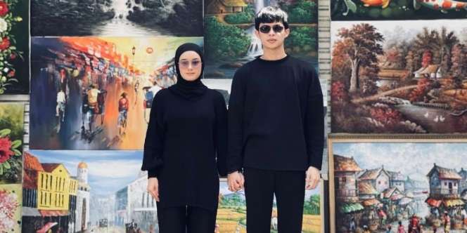 Rey Mbayang Berikan Kado untuk Istri, Tas Mewah Rp200 Juta