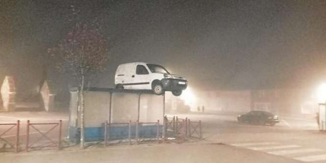 Geger Misteri Mobil Van Nangkring di Atap Halte Bus, Terungkap Seminggu Kemudian