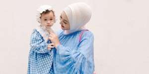 Putri Dian Pelangi Jadi Fashionista Cilik, Super Gemas!