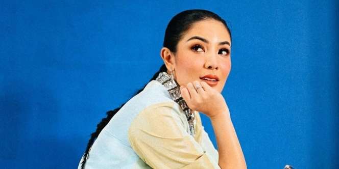 Outfit Kasual Nindy Ayunda, Simpel Namun Mewah