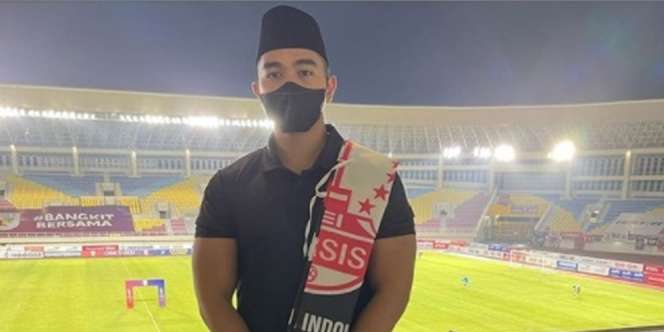 Pakai Sarung Saat Dukung Persis Solo, Gaya Kaesang Jadi Sorotan