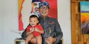 Ridwan Kamil dan Putra Bungsunya 'Duet' Bikin Lukisan