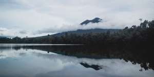 Kisah dari Puncak 5 Gunung Indonesia