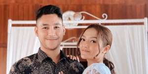 Sedang Hamil Didoakan Buruk oleh Haters, Siti Badriah Sampai Elus-Elus Perut