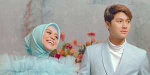Sneakers Couple Leslar Curi Perhatian, Netizen Tak Suka Harganya