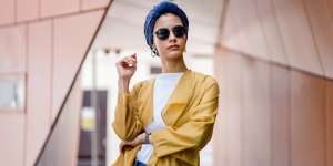 5 Ide OOTD Nuansa Kuning, Cerah & Trendi