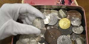 Temukan Koin Tua di Kaleng Permen, Tak Disangka Berharga Rp4 Miliar