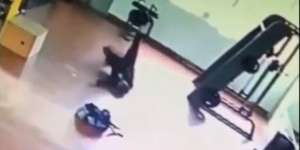 Seram! Tiba-tiba Diganggu Makhluk Halus saat Lagi Ngegym