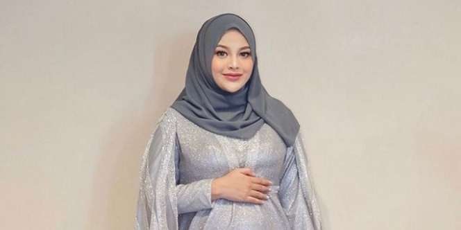 Marlene Hariman Cuma Butuh 30 Menit Rias Wajah Aurel Hermansyah, Hasilnya Bikin Terheran-heran!