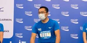 Ikuti Ajang Pocari Sweat Run 2021, Ridwan Kamil Disemangati Warga Sambil Makan Surabi