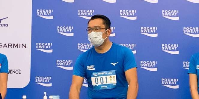 Ikuti Ajang Pocari Sweat Run 2021, Ridwan Kamil Disemangati Warga Sambil Makan Surabi