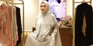 Potret Anggun Irish Bella dengan Gaun Syar'i Bertabur Kristal