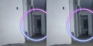 Bikin Merinding, Saat Sedang Live Muncul Sosok Gimbal Mengintip di Balik Pintu